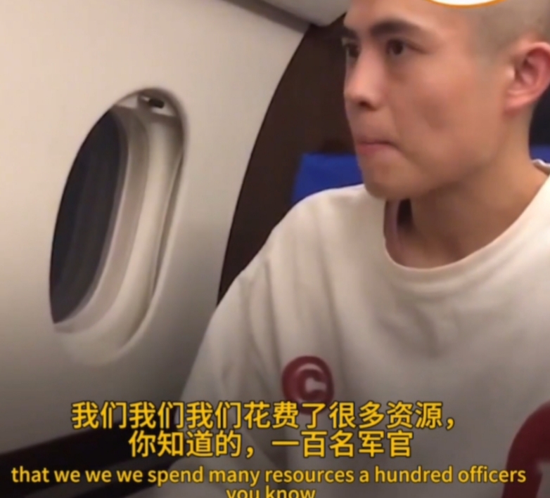 王星被解救后，泰国皇家警察总署署长亲自乘特快专机将他接回泰国。在飞机上，泰国总署