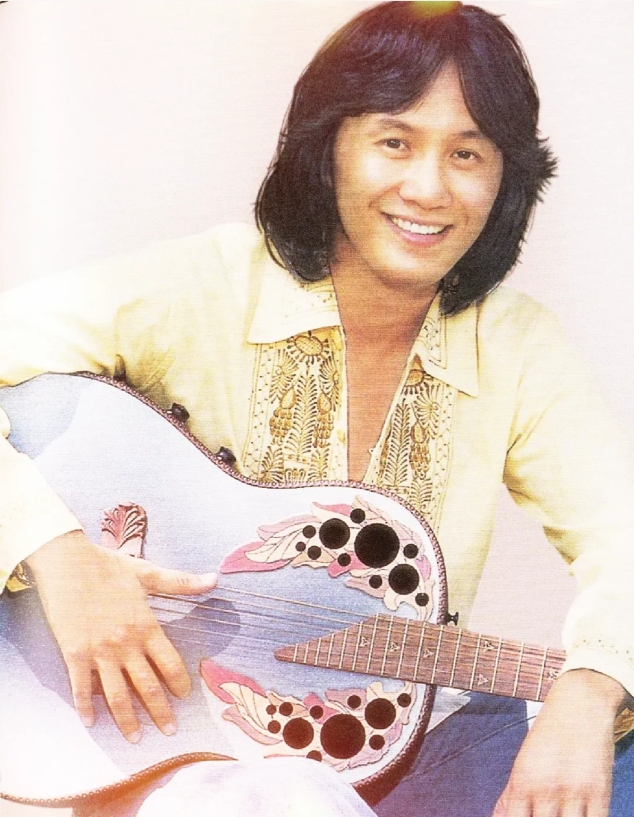 他是香港歌神，哥哥是喜剧之王，这家太牛了