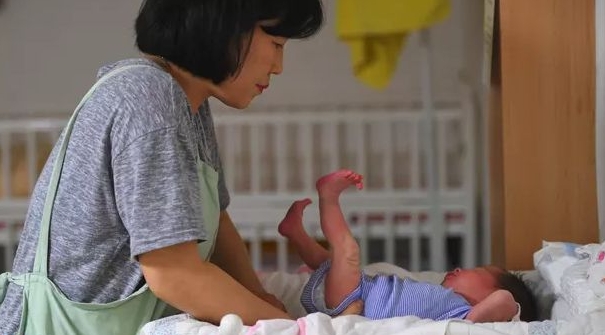 加快完善生育支持政策体系措施出台，叫我认为先把女性就业歧视解决了，再把离婚冷静期