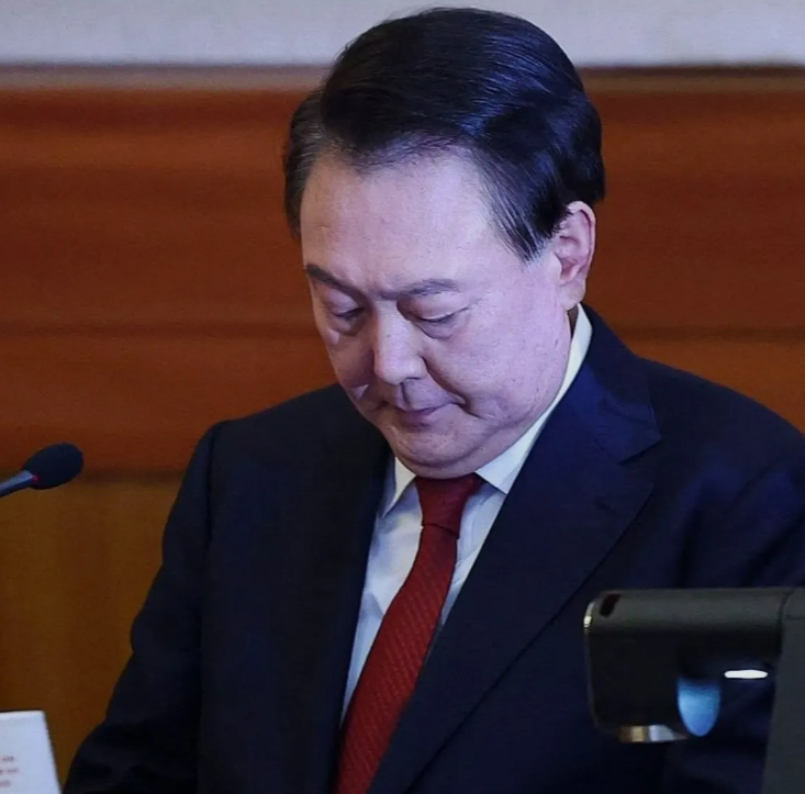 2月4日，韩国宪法法院就尹锡悦弹劾案展开了一场马拉松式的辩论，历时近7小时，打破