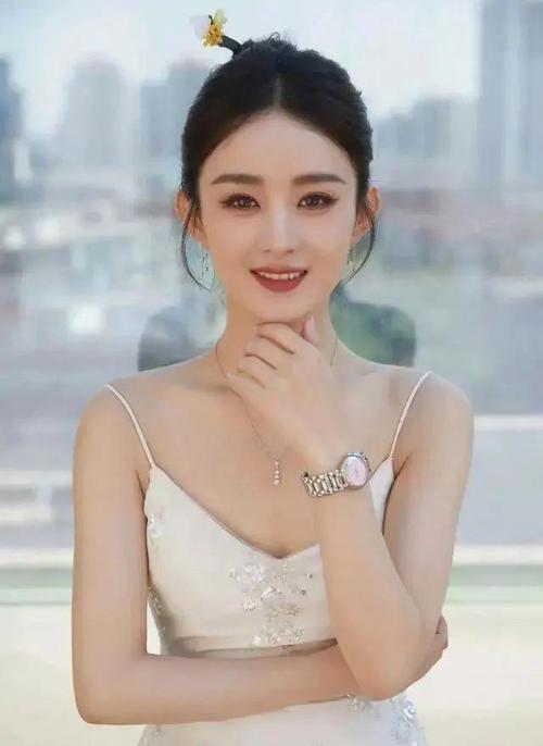 赵丽颖携子共度亲子时光，温馨出游引关注