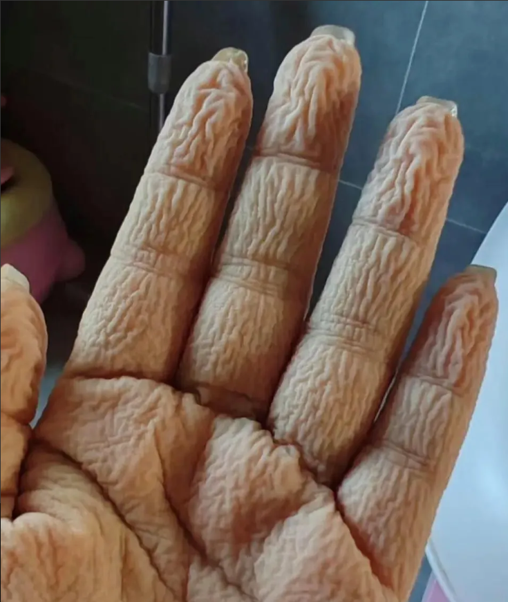 现在洗碗工工资很高，但是不好招人。

是大家都很懒吗？

是不是因为其他的什么原