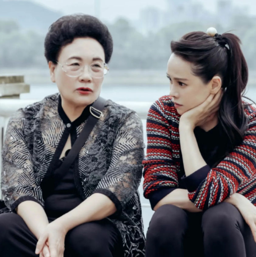 明星，伊能静的婆婆说，秦昊告诉我要娶伊能静，我问他，她比你大十岁，你想好了吗？我