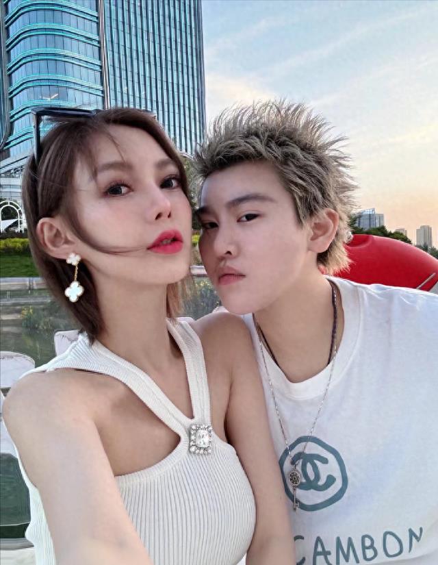网红郭美美奢靡依旧，和金主男友世界游，网友：这种女人还有人要（郭美美 网络人物简介）-第13张图片-九妖电影