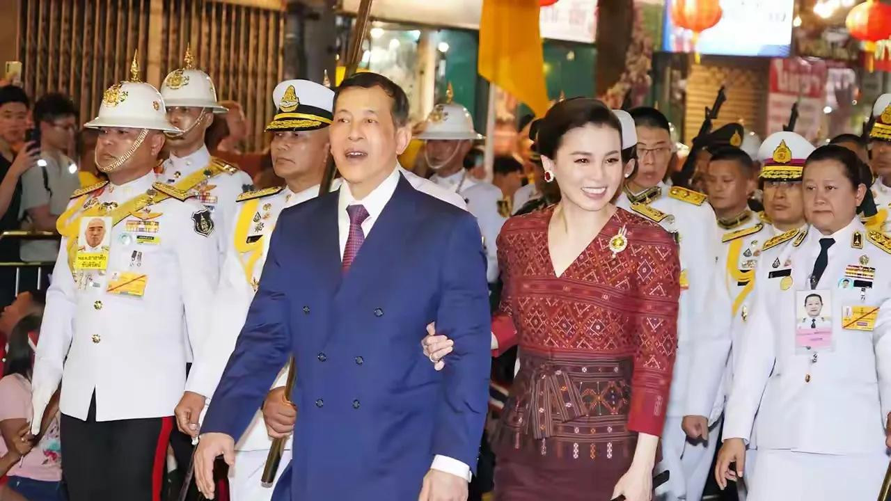 贵妃离宫三年，王室为她庆祝40岁生日，苏提达满脸笑容不放在心上