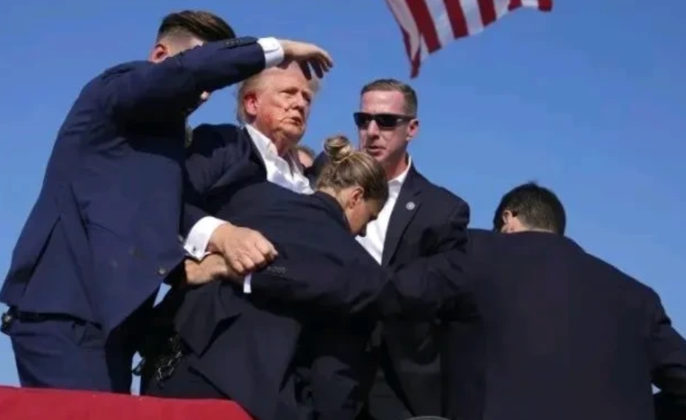 美国大选的几个可能性！
1.日子这么平淡的过下去，特朗普当选！
2.老美财阀打通