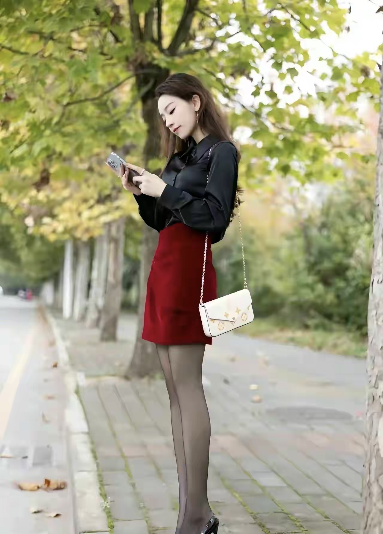 真弄不懂我女儿是怎么想的！！

女儿考上了事业编，工资四千多，她相亲了一个男生，