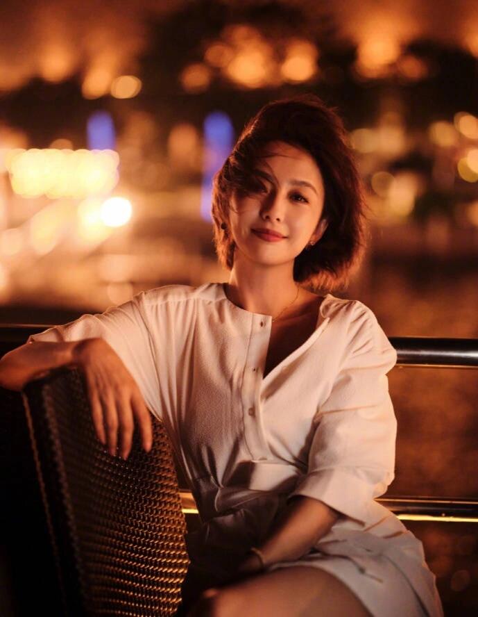 佟丽娅笑容甜美如初恋