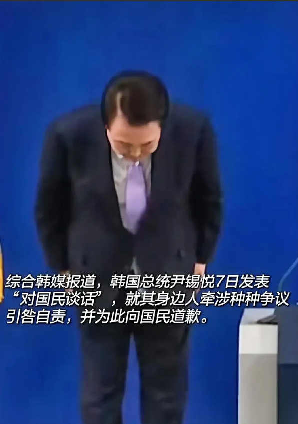 韩国总统老婆金建希又爆雷了！

尹锡悦的老脸都不要了，亲自弯腰给民众致歉，那她又