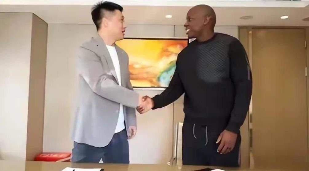 穆谢奎最终还是如愿加盟大连鲲城了，不过他的薪酬却和石雪清承诺的要大幅度减少。
本