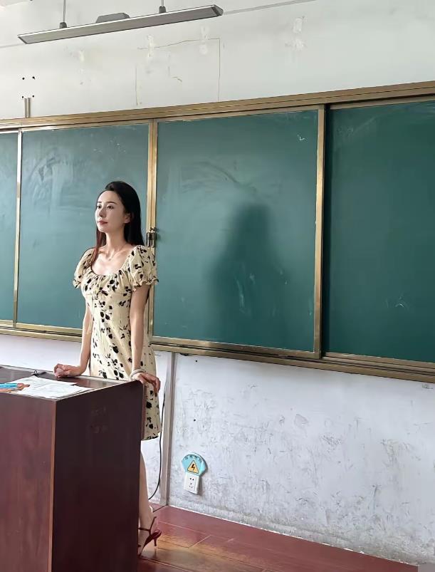 这种老师应该是大多数男人最想娶的吧！