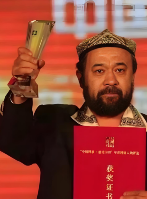 1992年，一名男子退伍后，被分到供销社上班，给当地百姓赊账10000多元货物而