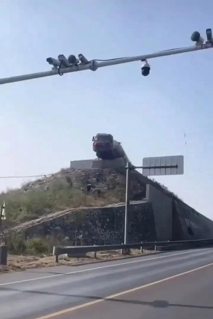 车坏了就坏了，有保险，但是命只有一条啊