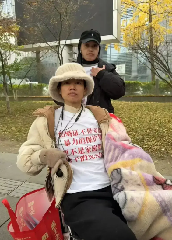 等待607天的小谢迎来了最差的结局
贺某只被判11年。
接下来小谢可以做这3点：