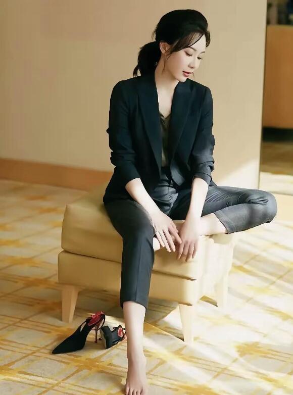 实话实说，陈数长得很漂亮，我感觉她比杨幂、左小青还漂亮，她的洋气，温文尔雅，不失