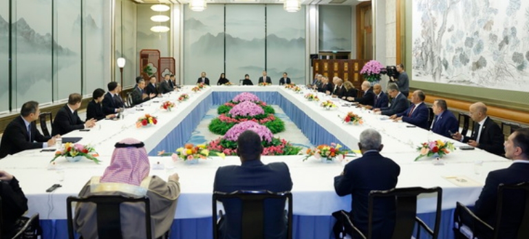 对美国的肆无忌惮已无需再忍，中东20多国派使节力邀中方出手！