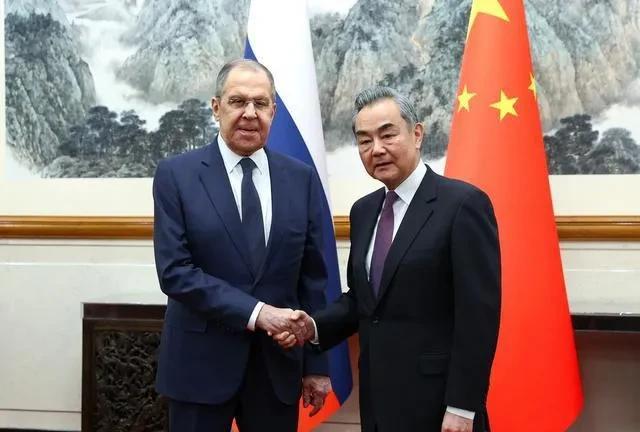 美国解除俄罗斯的金融制裁，对中国不全是坏处
外媒报道，特郎普准备解除俄罗斯的金融