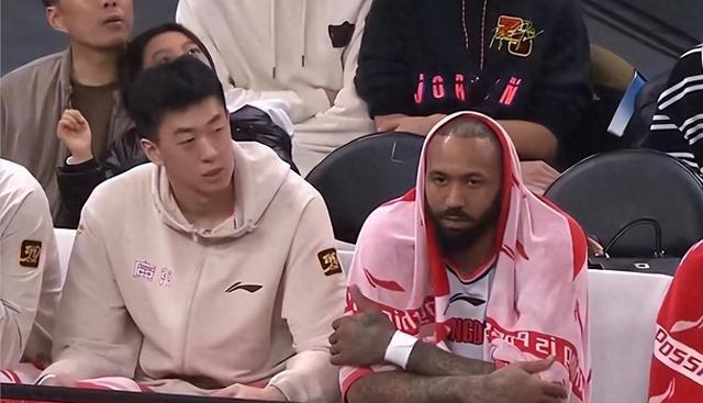 吉伦遭弃用真相大白，杜锋教练引争议，球迷呼吁团结