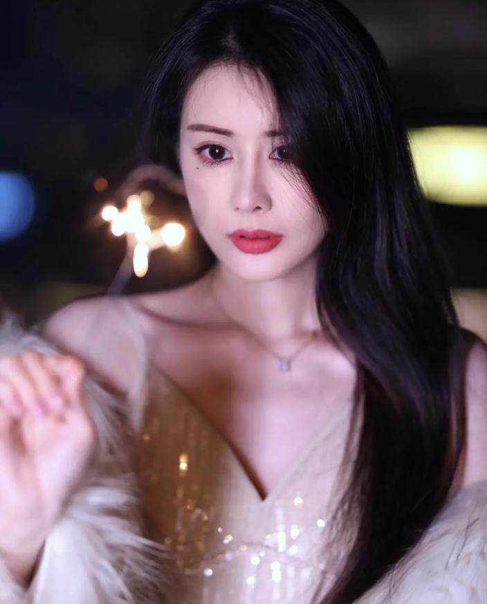像韦雪这种高级捞女，没点手段和魄力怎么可能会连续拿下两个富豪并生子！

她和前夫