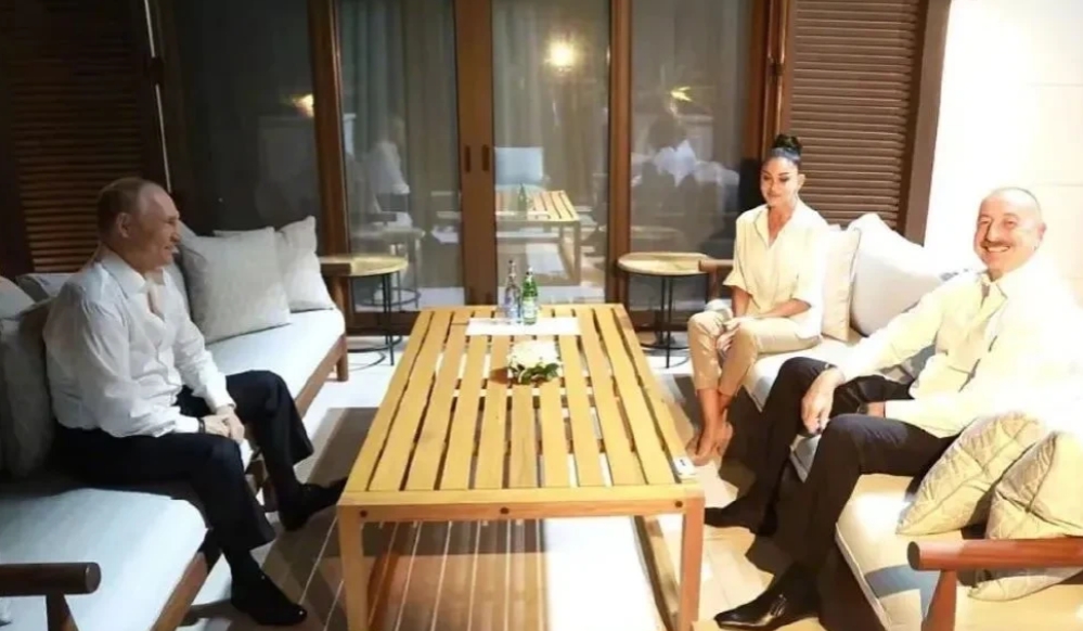 普大帝心真大，打了个飞的去阿塞拜疆了！
云淡风轻的笃定，感觉俄军一切尽在掌控！
