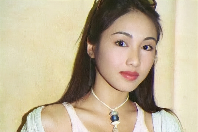 15年前,为报恩嫁给隐疾富豪的她,脸垮成这样,如今后悔了吗?(女孩为了报恩竟然嫁给瘫痪)-第8张图片-九妖电影 15年前,为报恩嫁给隐疾富豪的她,脸垮成这样,如今后悔了吗?(女孩为了报恩竟然嫁给瘫痪)-第8张图片-九妖电影