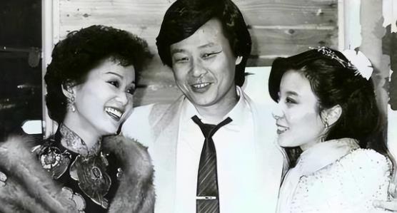 寇世勋曾是红极一时的影视巨星，塑造诸多经典角色。步入70岁，他晚年选择和原配一家