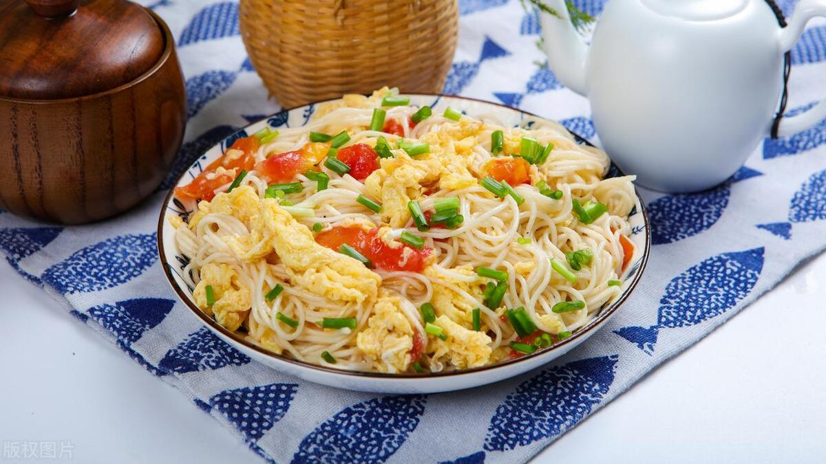 炒细面这样做，营养丰富，既可作为主食，也可做一道美味的菜肴！