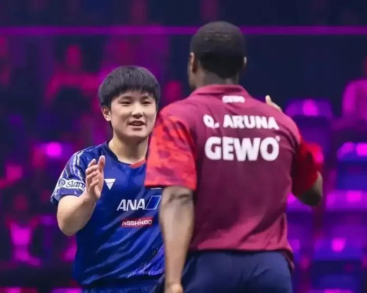 张本智和在多哈球星挑战赛上终于扬眉吐气啦！
之前两连败给阿鲁纳，这次 3：0 成