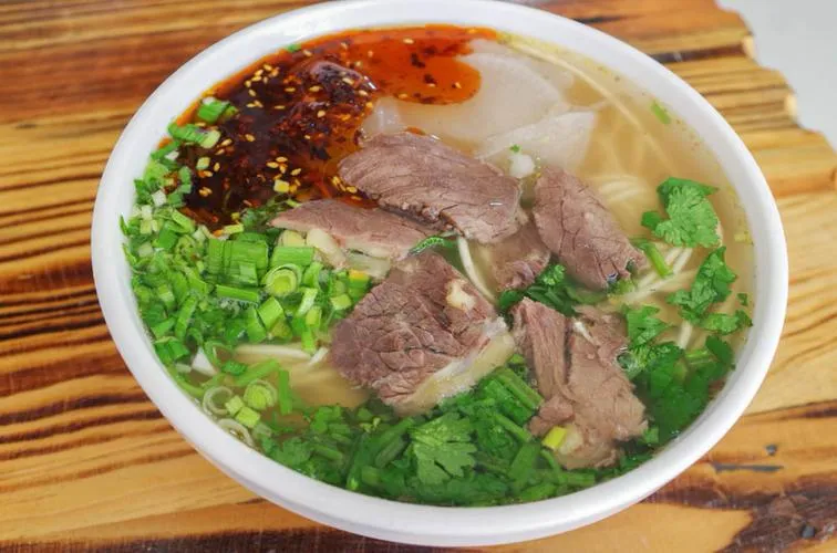 盘点在不同城市，同样是一碗兰州牛肉拉面，价格却却不一样！
1、上海-价格32一碗