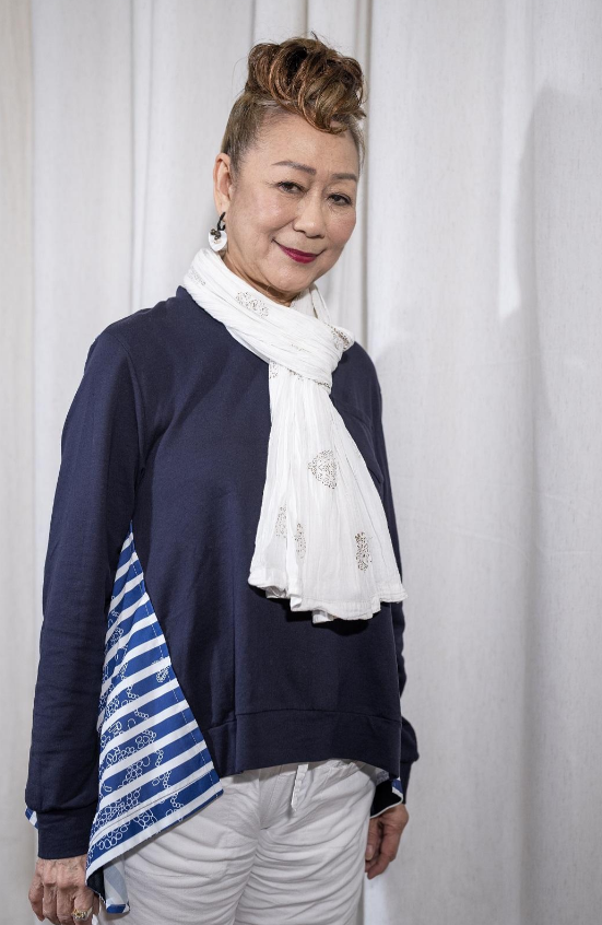 她以前在香港拍过很多电视剧，最经典就是黄日华主演电视剧《射雕英雄传》中饰演梅超风