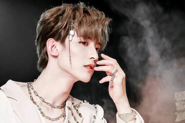 常华森，一个多才多艺的艺人