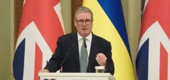 【英国与乌克兰签署为期100年的合作协议】

1月16日，英国首相斯塔默对乌克兰