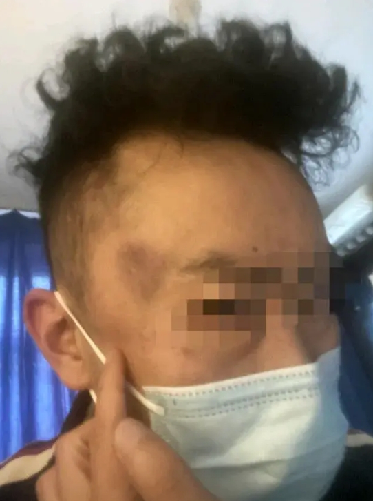 迟来的正义
2025年1月14日，三名辱骂殴打平民的警察终于被送上被告席，也为两