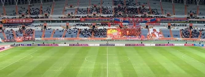 山东泰山的球市出了什么问题？和柔佛新山的亚冠比赛，居然现场观众就来了这么多。哪怕