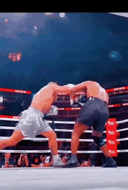 都在说泰森故意输其实他根本赢不了，我从小学拳击打到现在，明显看出来泰森尽全力了，