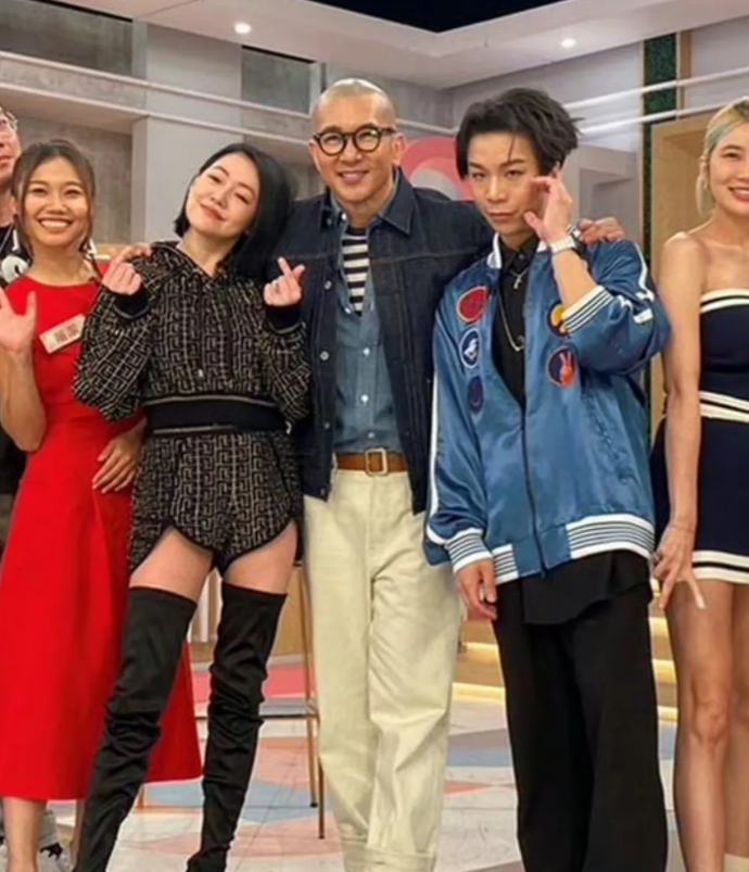 小S和大S的每一任对象相处都不太有边界感，不知道是不是为了综艺效果，而大S的每一