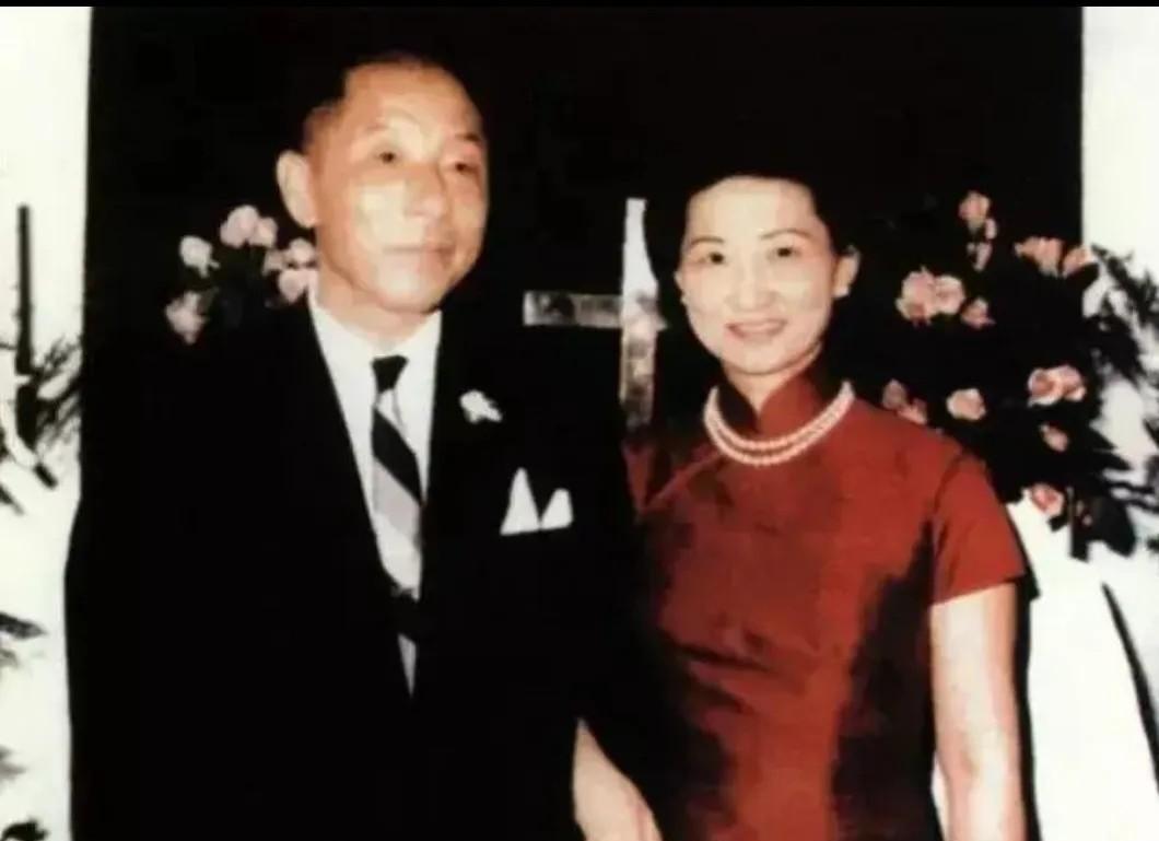 1964年7月4日，64岁的张学良与51岁的赵一荻，在台北杭州南路一个美籍牧师的