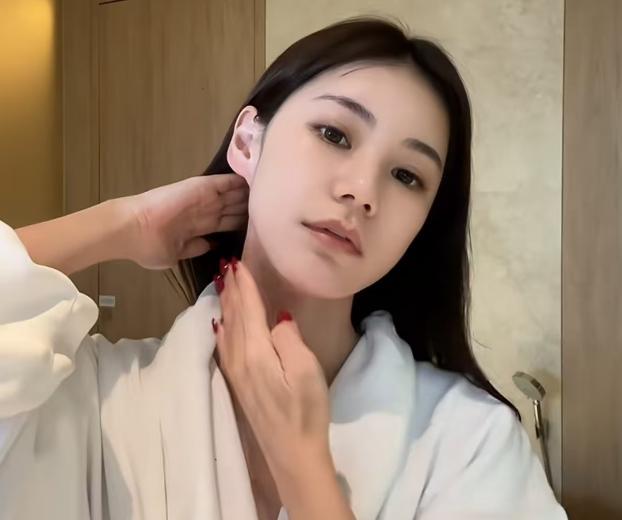 马筱梅分享海南游视频 指甲颜色引争议

                    