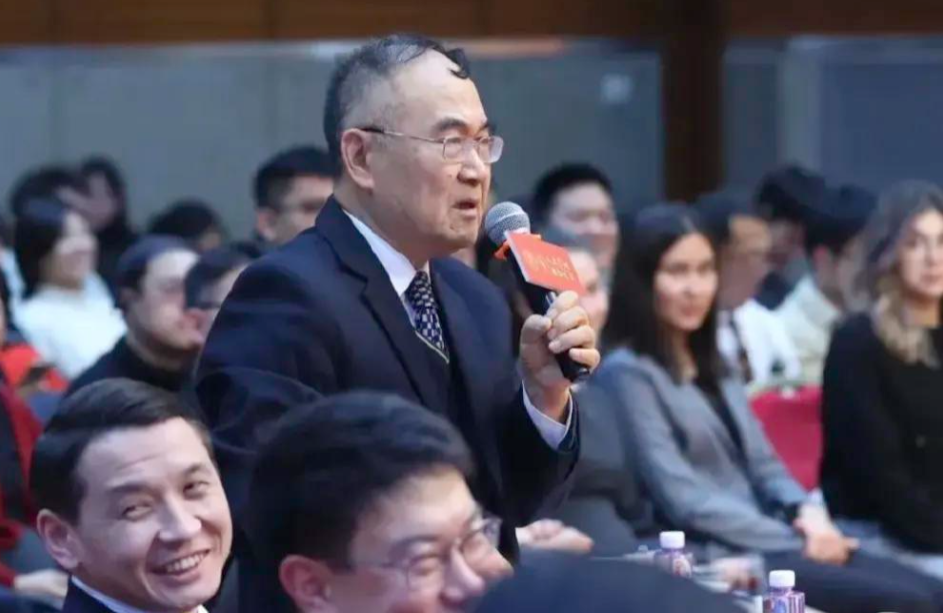 禽兽是如何当上教授的？
惊闻中国人民大学教授王宪举让中国的学术界在世界上露脸了。