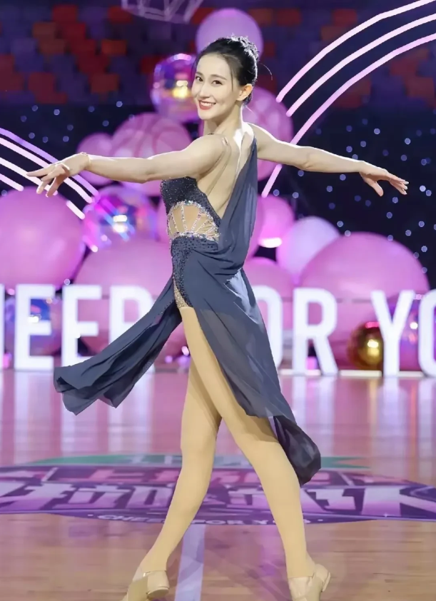 实话实说，体操女神张豆豆在退役后真的是美若天仙。她那出众的颜值和傲人的身材，要是