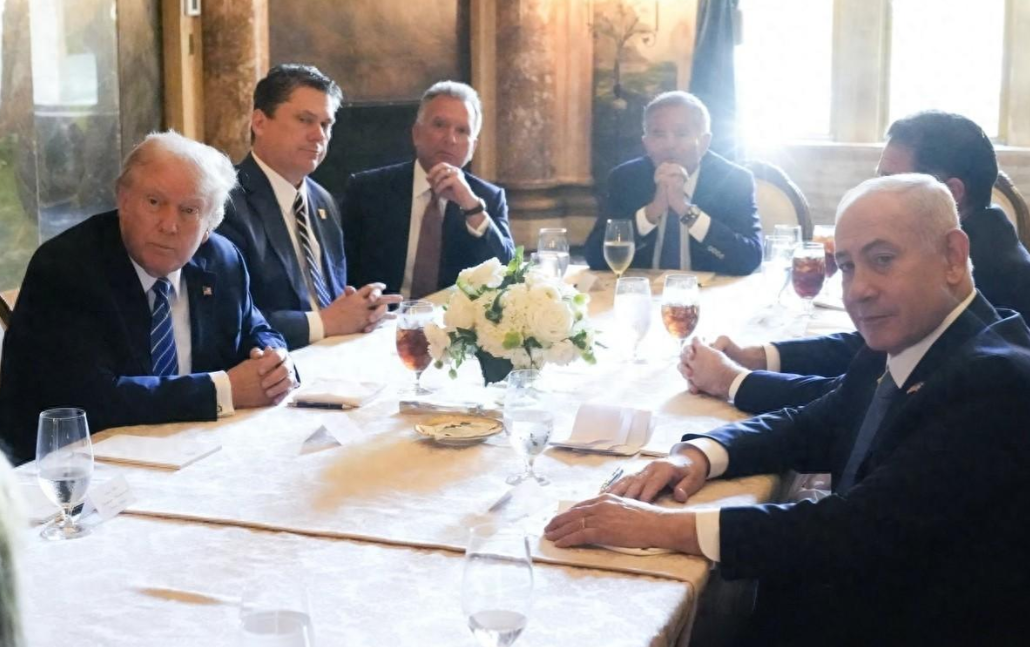 台湾《联合报》今日评论道：“这一周以来，由于美国选举形势突变，国际政治随之转移，