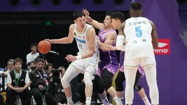 失望！京疆大战周琦缺席，球迷：期待周琦这么久怎么不来新疆呢？