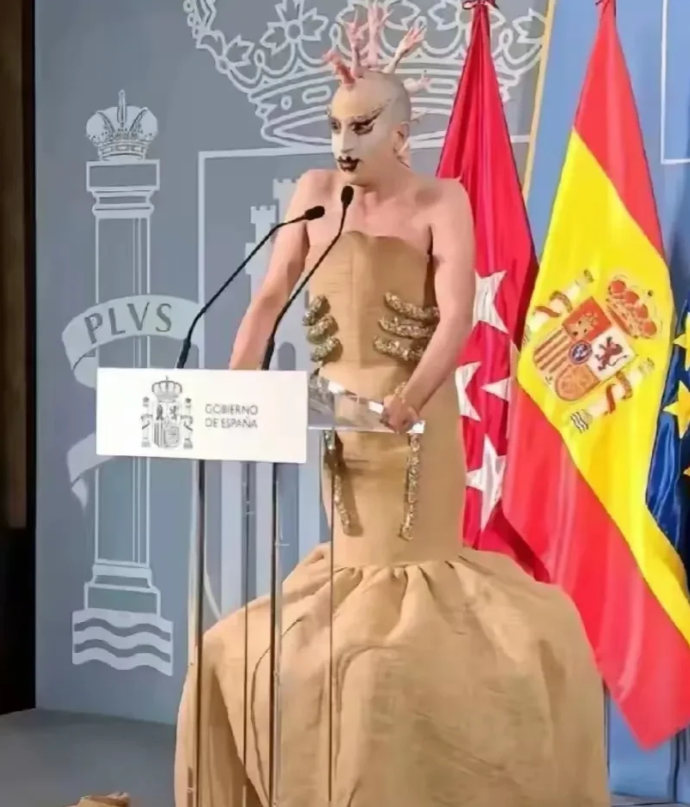 哦！文明的气息熏的我睁不开眼睛。
近日，一张疑似西班牙政府发言人的图片在网络上广