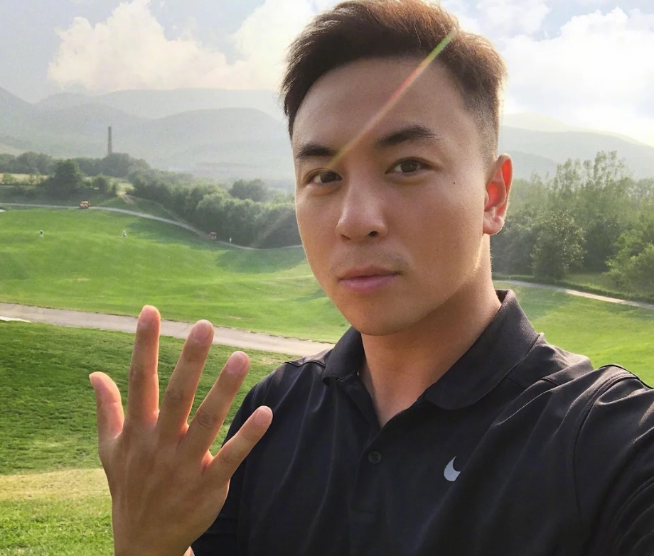 释小龙和何洁，一个身家过亿，一个捉襟见肘