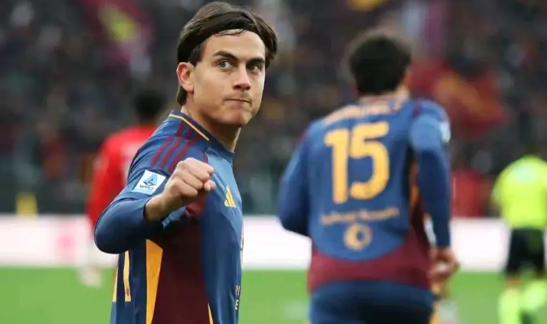 阿根廷队颜值担当，曾经的意甲一哥，球王替补，迪巴拉职业生涯高开低走。颜值不输卡卡