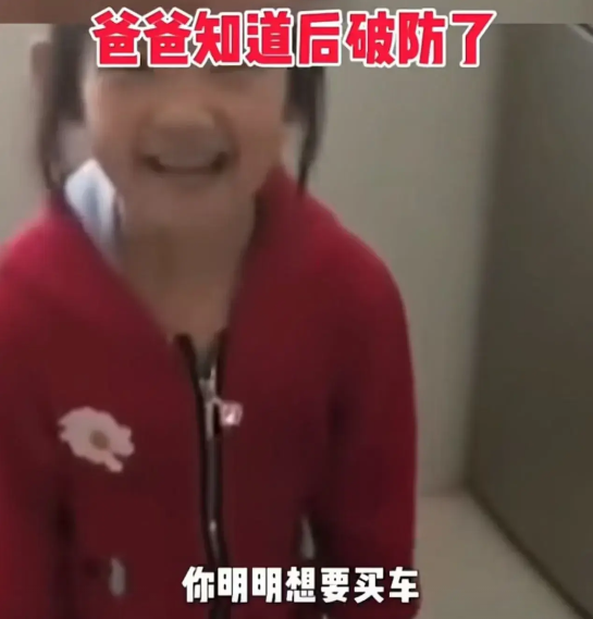 广州，女儿天天往家里捡垃圾，父亲气得问她为什么？可女儿的回答，却让父亲瞬间哽咽了