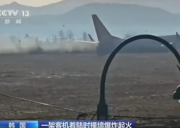 韩国这场灾难，弄得一时间是流言四起，竟分不清真假。很多韩国人认为，这件事和朝鲜有