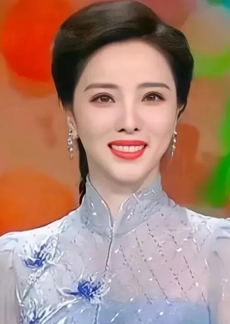 李思思：央视的璀璨之星与幸福母亲