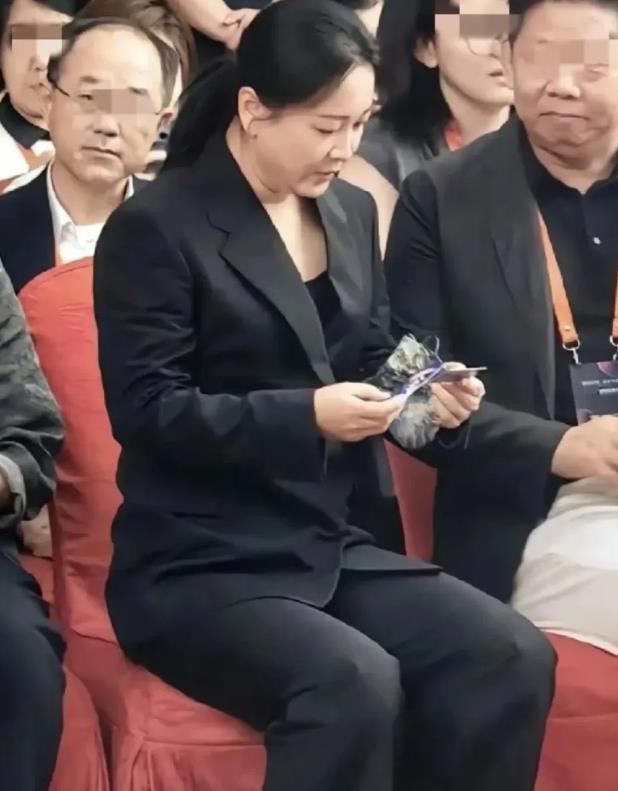 贾玲这是又胖回去了？
网友：“商业目的已达到，胖瘦无所谓”