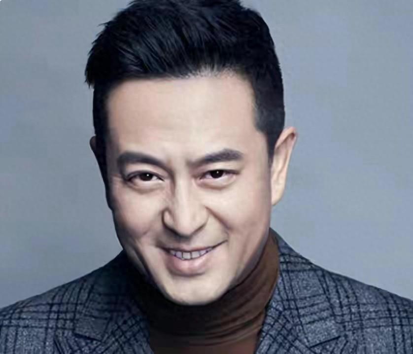 张嘉译：舞台上的坚韧，生活中的希望